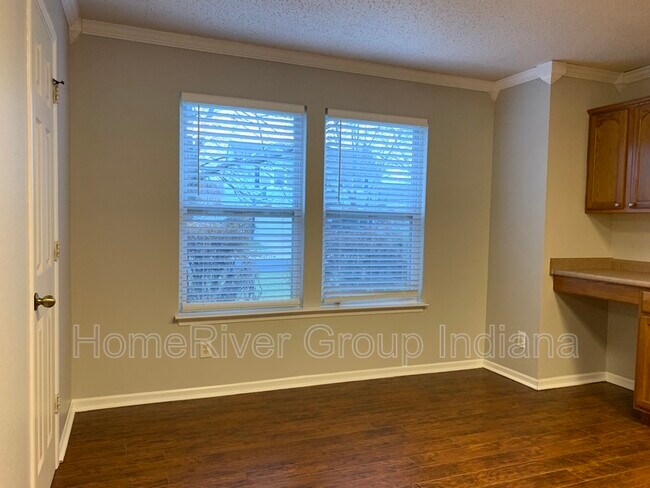Foto del edificio - 5676 N Plymouth Ct