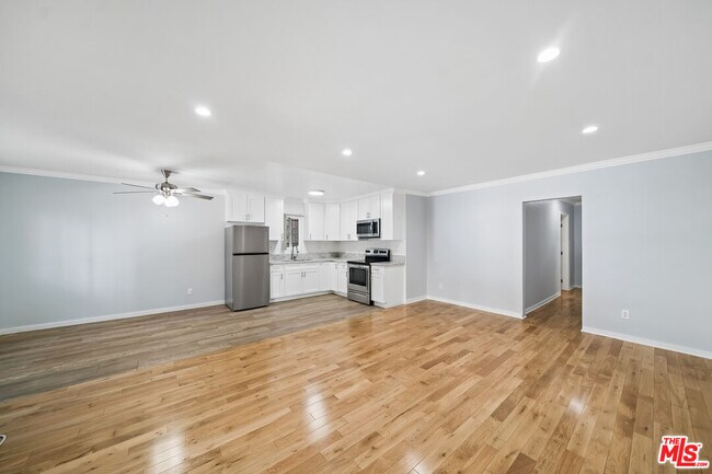 Foto del edificio - 7032 Lanewood Ave