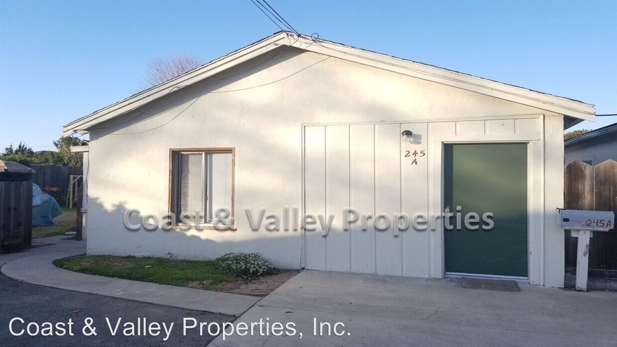 245249 E Romie Ln, Salinas, CA 93901 Room for Rent in Salinas, CA
