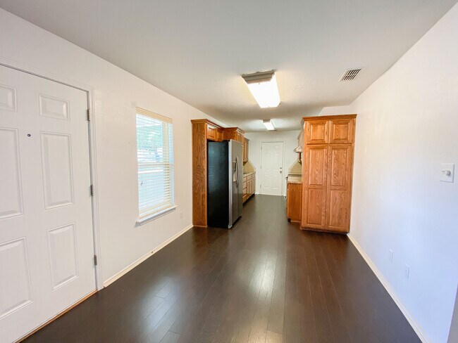 Foto del edificio - 5306 Riviera Dr