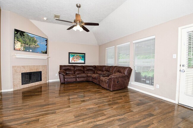 Foto del edificio - 25923 Marshbrook Ln