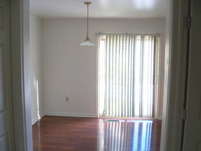 Building Photo - 48 Deep Hollow Ln