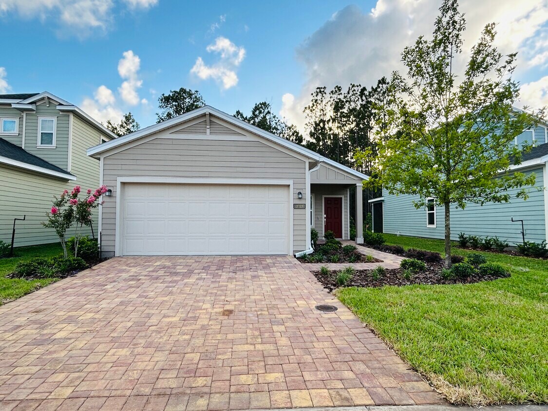 Foto principal - 737 Lake Sinclair St