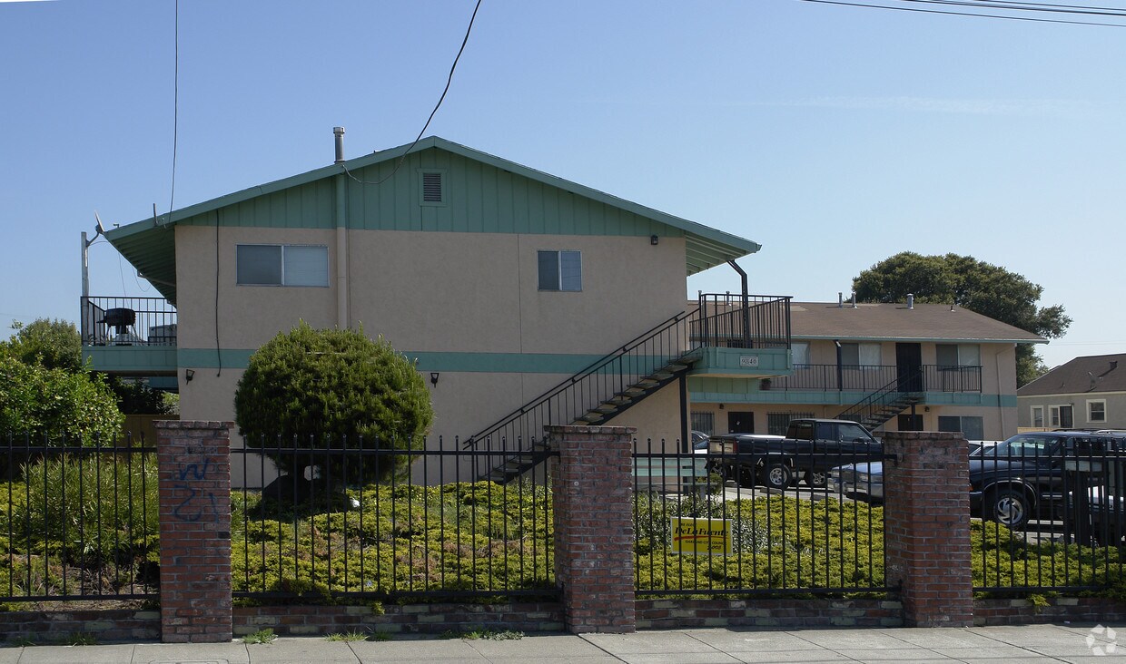Foto del edificio - 9840 E St