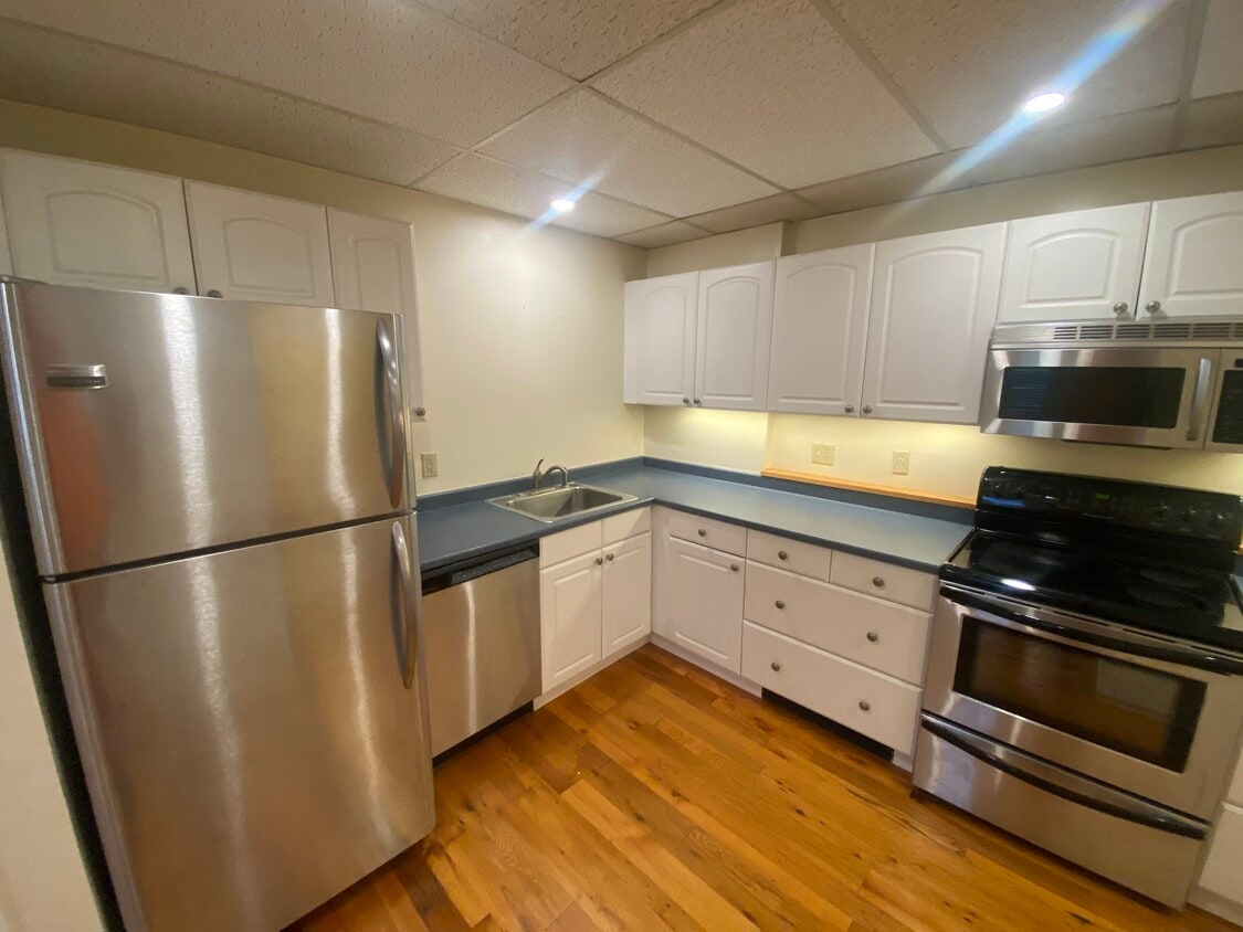 38 W Main St Unit 4, Mystic, CT 06355 Apartments in Mystic, CT