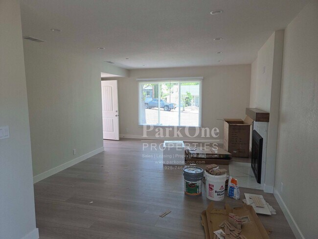 Building Photo - Super Cute and Updated Cottage near Downtown