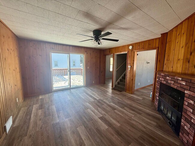 Foto del edificio - 4 Bed 2 Bath Single Family Home in Antigo