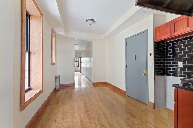 Building Photo - 1567 DeKalb Ave