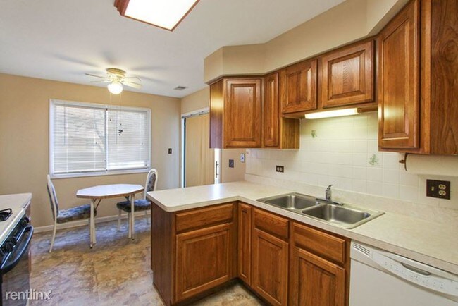 Building Photo - 908 Knottingham Dr