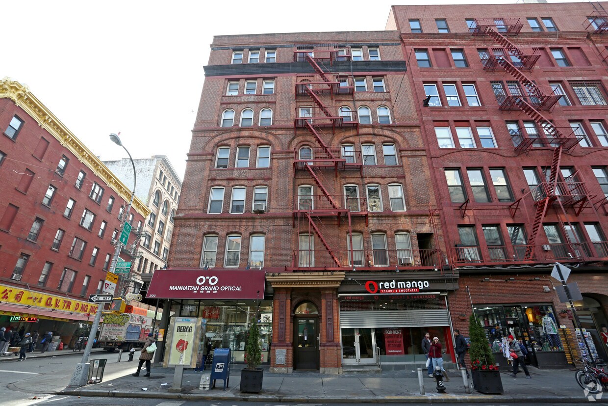 Building Photo - 147 Mott St