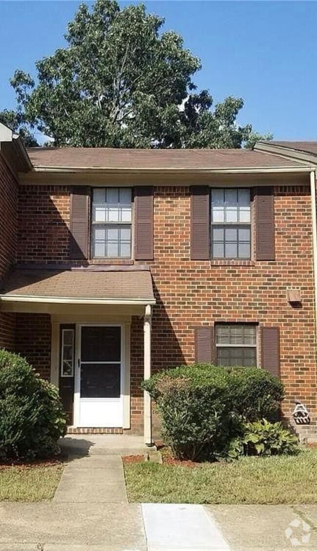 Building Photo - 372 Circuit Ln