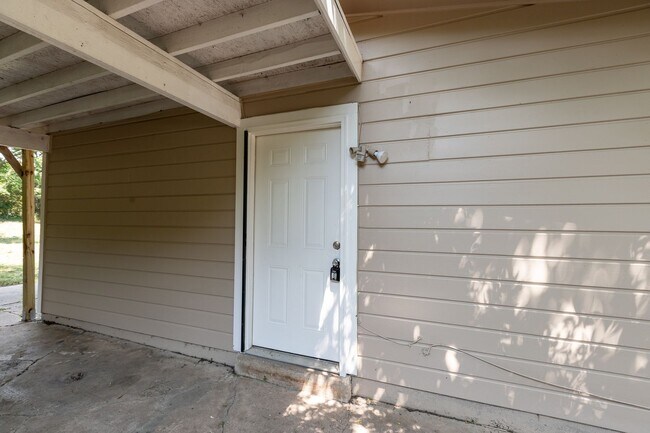 Foto del edificio - Beautiful 3 bedroom 1 bath!