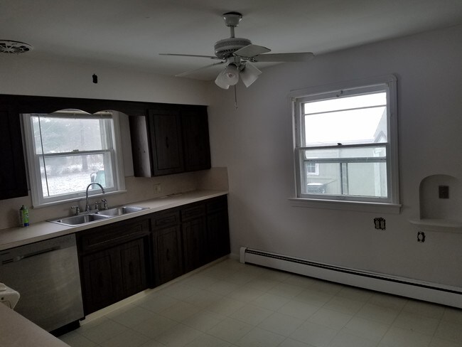 Foto del edificio - 10371 Albion Rd