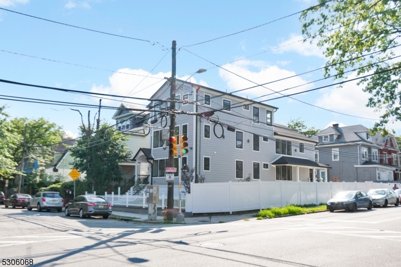 Primary Photo - 87 N Munn Ave