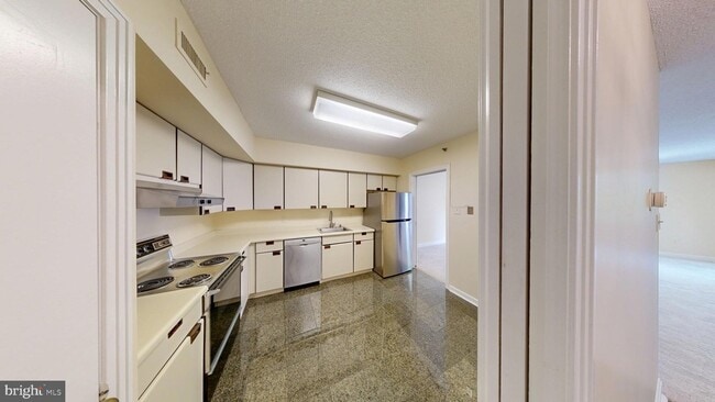 Building Photo - 4550 N Park Ave