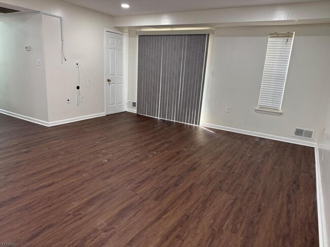 Building Photo - 751 Summer Ave