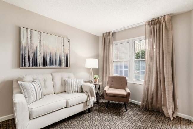 Building Photo - ReVi Worthington Crossing