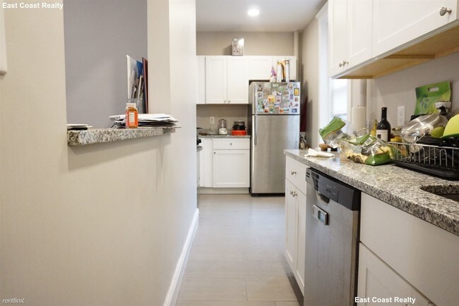 Foto del edificio - 1 br, 1 bath  - 15 Carol Ave 1