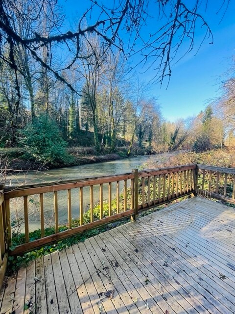 Views of Issaquah Creek - 355 Front St S