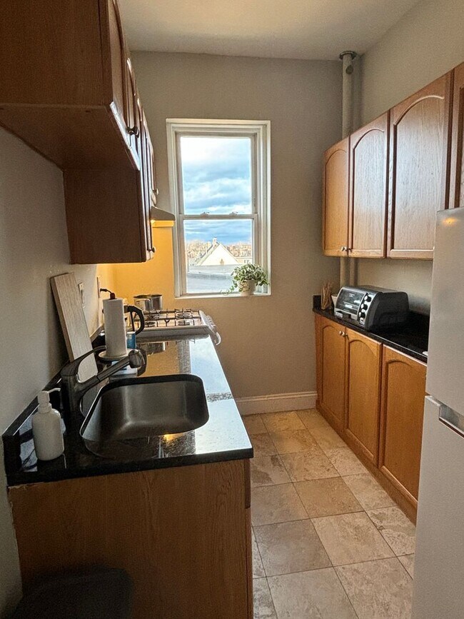 Building Photo - Allston Studio Apartment available 9/1/2026