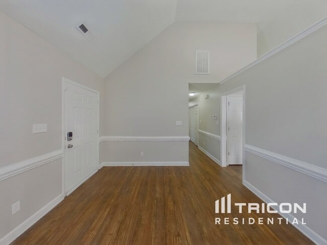 Foto del edificio - 717 Forest Valley Ln