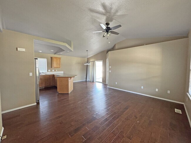 Foto del edificio - Updated 3 Bed, 2 Bath Nampa Home – Dog Friendly with Large Yard