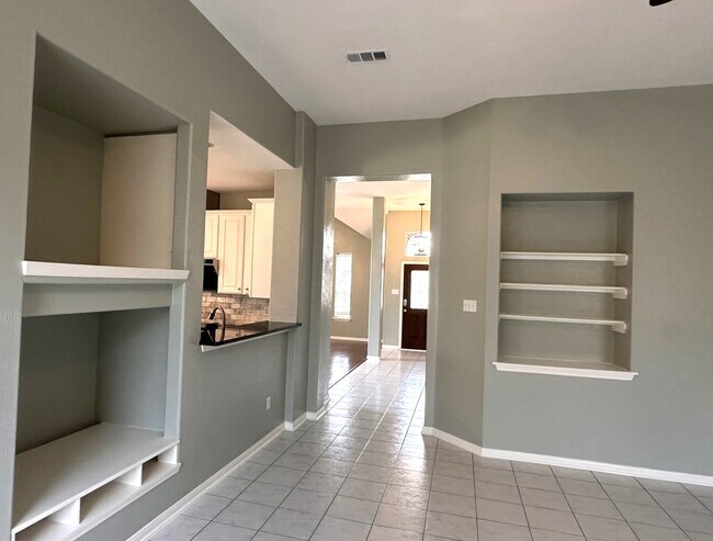 Foto del edificio - 8739 Saratoga Dr
