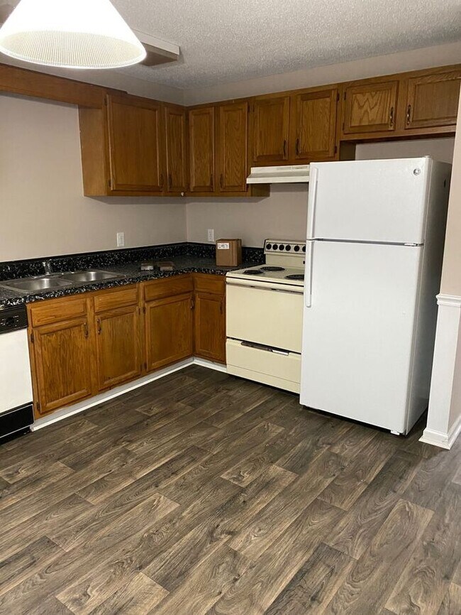 Building Photo - Kannapolis, Oakridge Duplex, 2br 1.5ba, $800