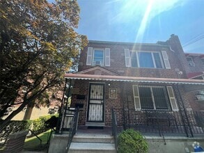 Building Photo - 828 Waring Ave