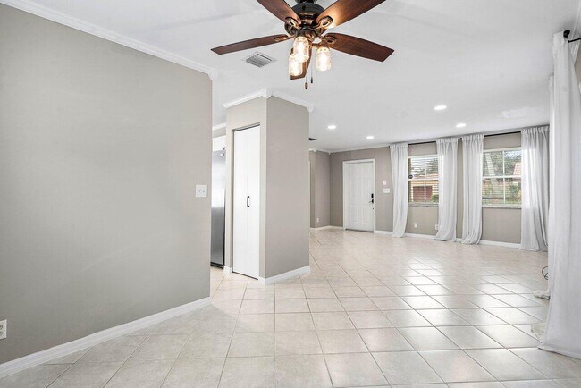 Foto del edificio - 4303 NW 1st Dr