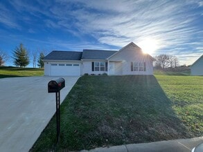 Building Photo - 1000 Lakeway Dr