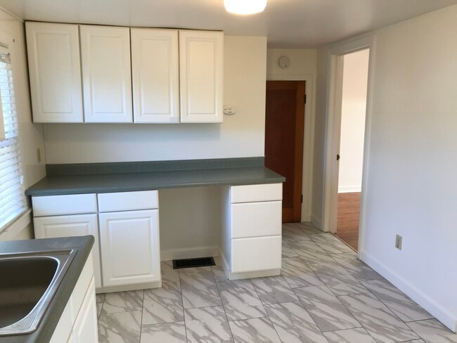 Building Photo - 861 Brackenridge Ave