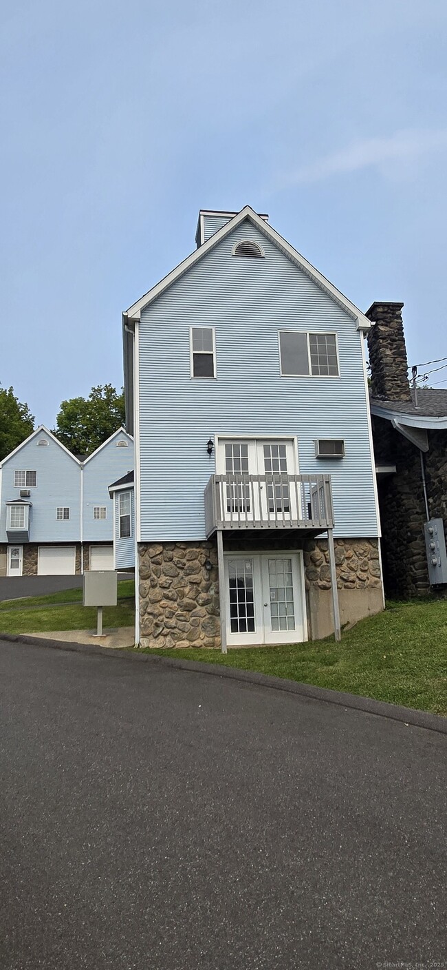 Foto del edificio - 106 Wakelee Rd