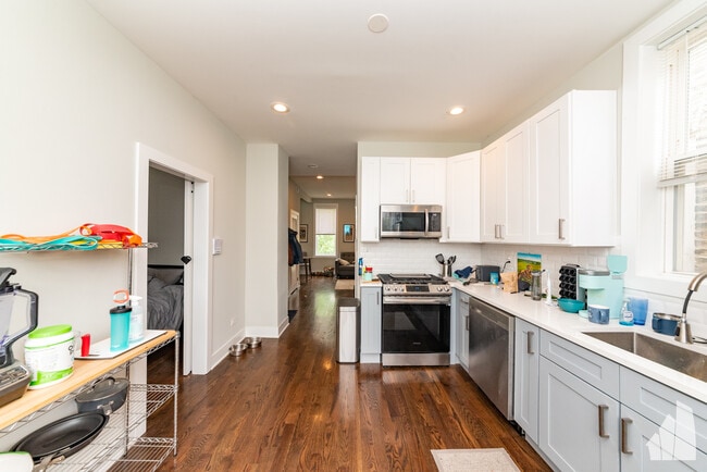 Foto del edificio - 2145 W Webster Ave