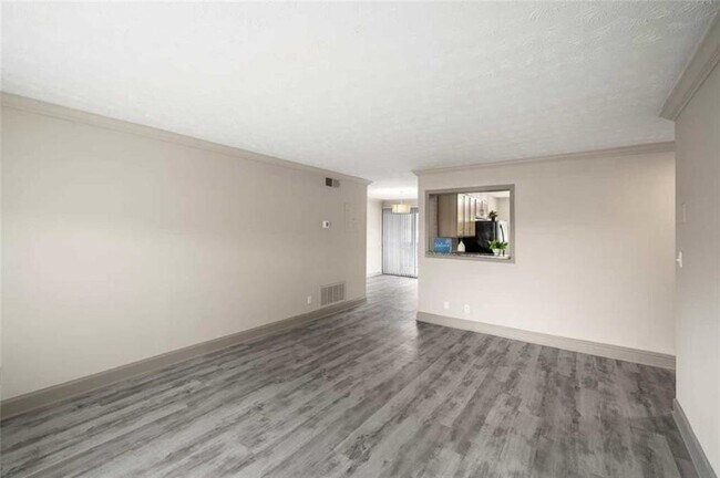 Foto del edificio - 5675 Roswell Rd NE