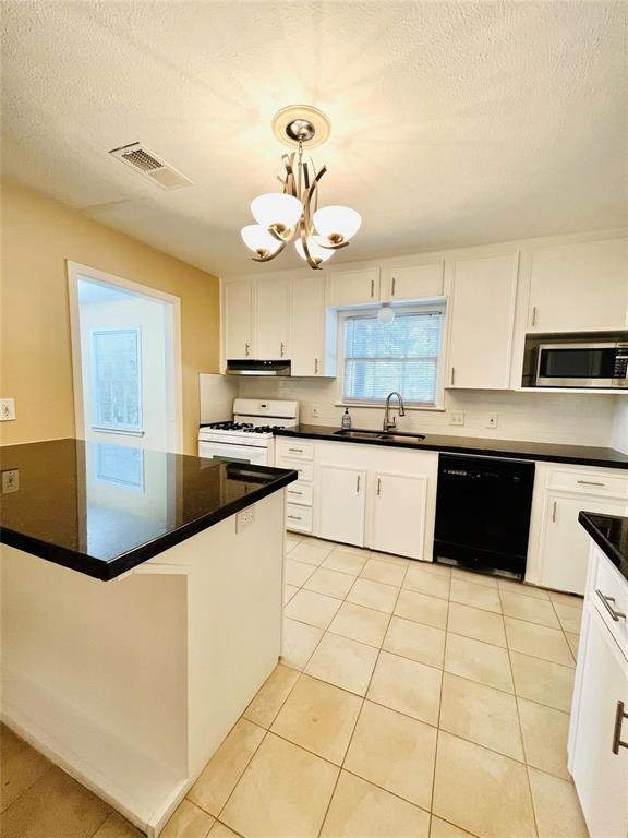 Foto del edificio - 5418 Grand Lake St