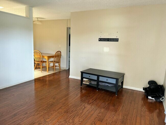 Building Photo - 141 SE Serenata Ct