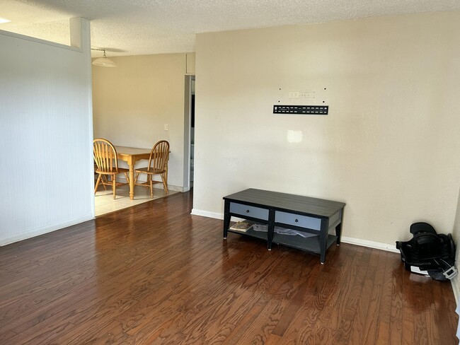 Building Photo - 141 SE Serenata Ct