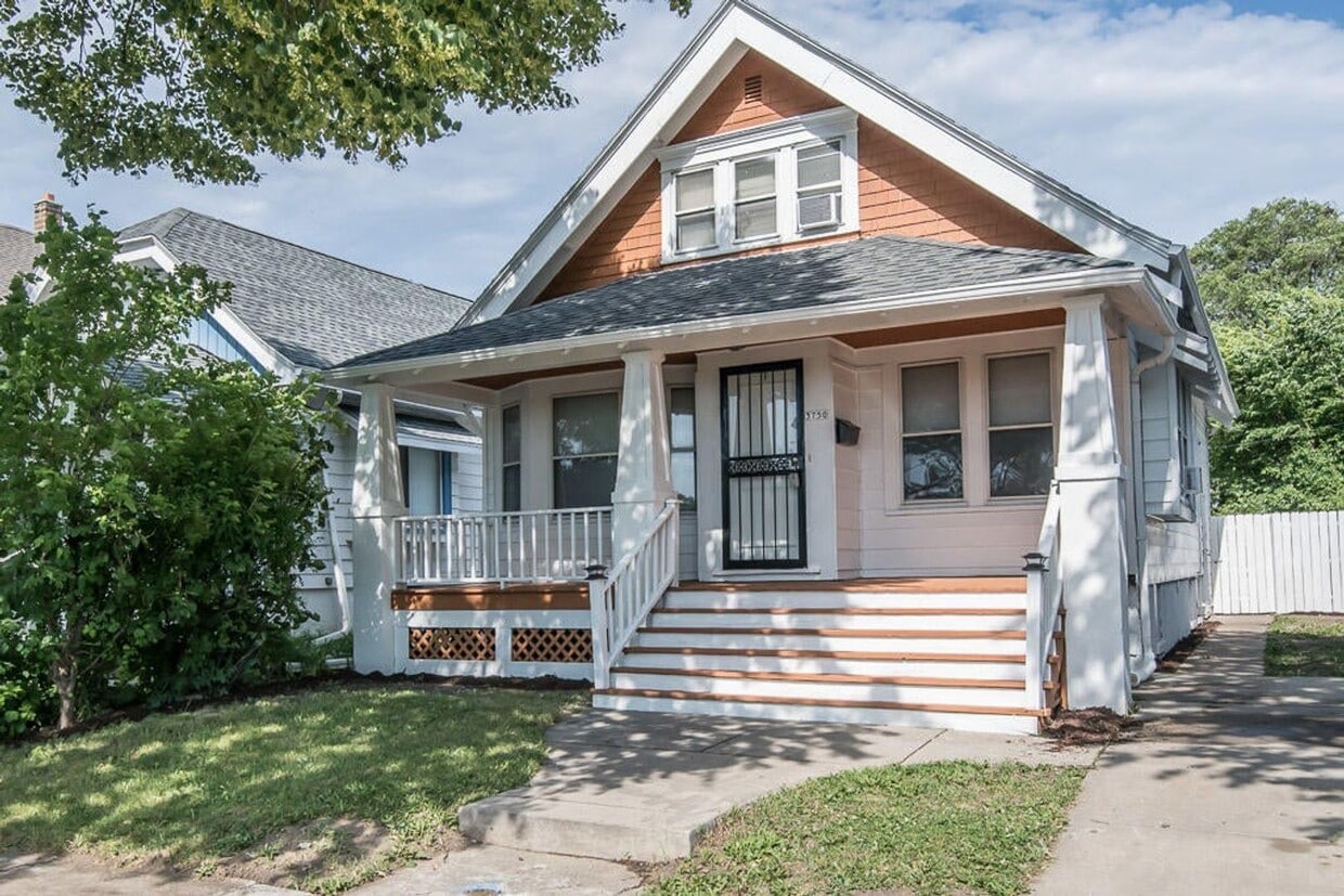 Primary Photo - Updated 4-Bed Single Family Home with Clas...
