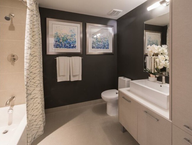 Foto del edificio - 4755 Fauntleroy Way SW