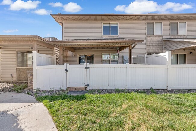 Foto del edificio - Spacious Multi-Level Townhome in Brookwillow