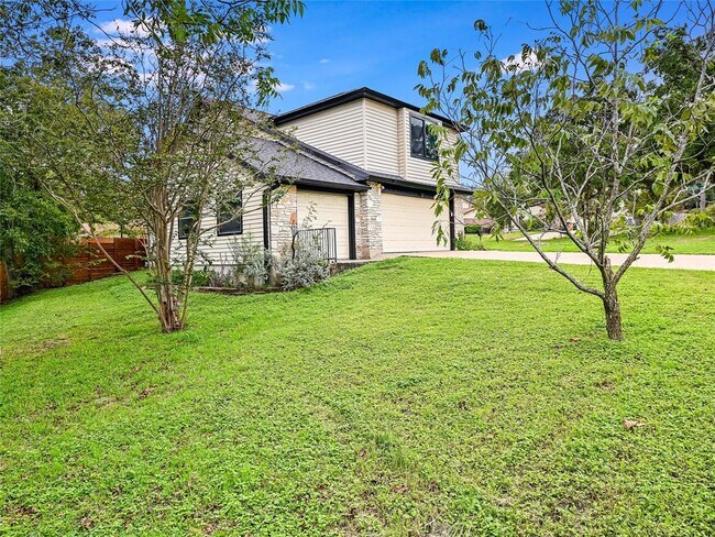 Building Photo - 1101 Durham Dr