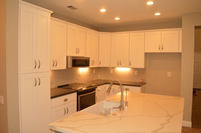 Foto del edificio - 418 Sunshine Way