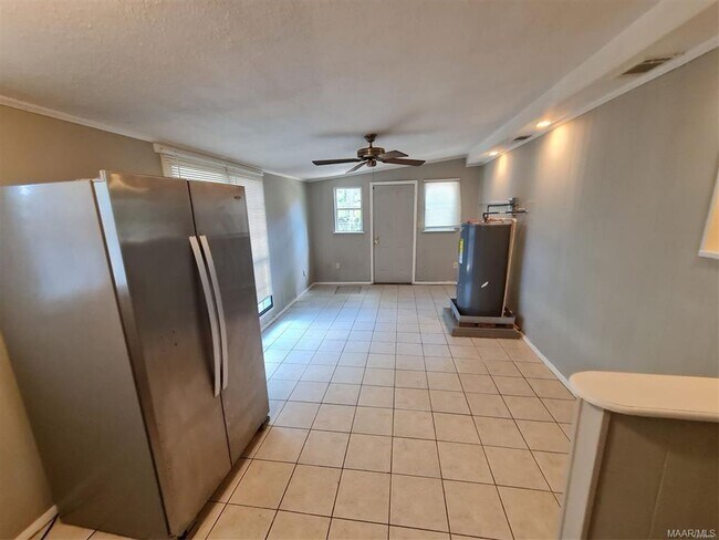 Building Photo - Section8 Accepted