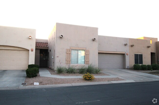 Building Photo - 440 S Val Vista Dr