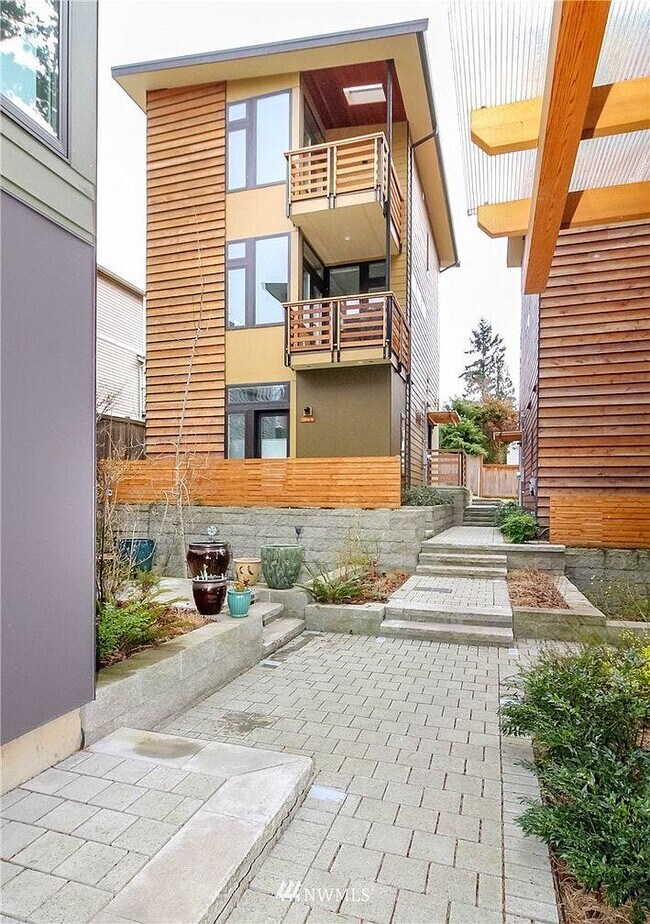 Building Photo - 12016 33rd Ave NE