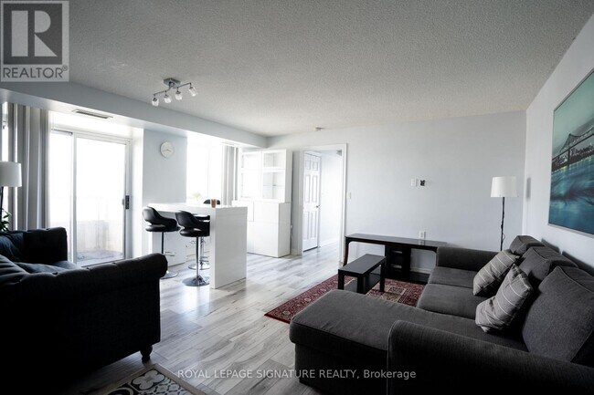 Photo du bâtiment - 310 Burnhamthorpe Rd W