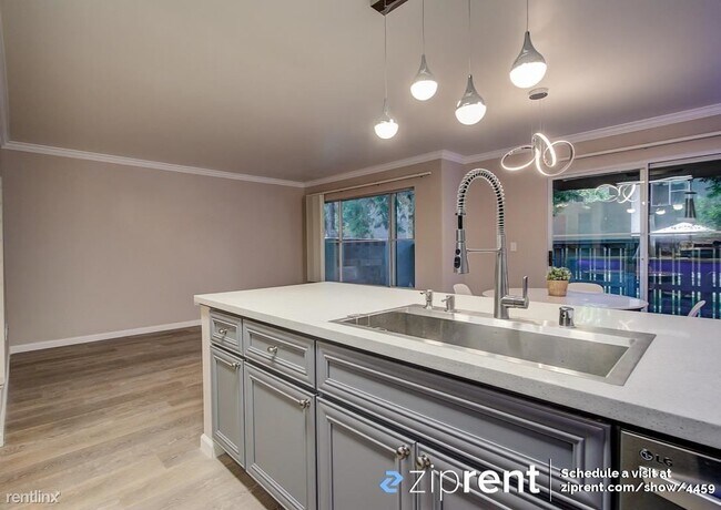 Building Photo - 3 br, 2 bath Townhome - 1639 10th Street, ...