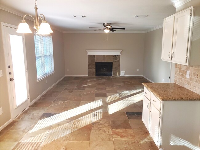 Building Photo - 2111 Aberdeen Dr