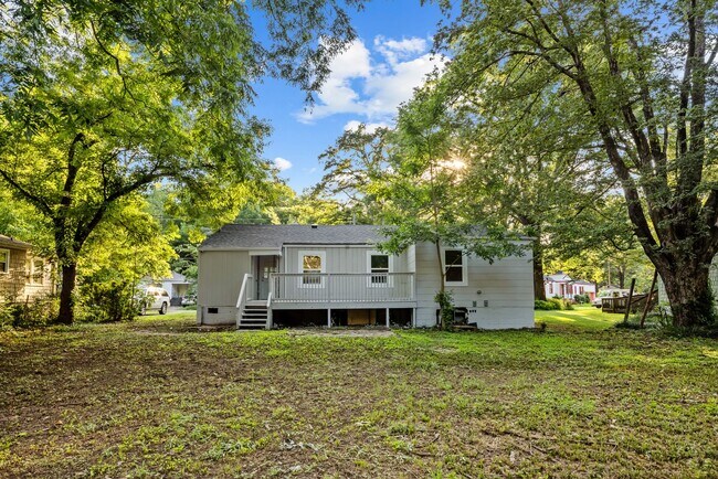 Building Photo - Charming 3 Bedroom, 2 Bathroom house